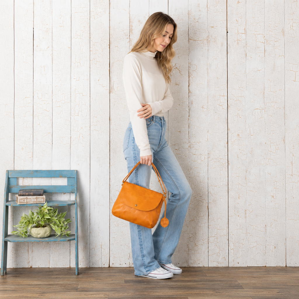 Natura Nume Leather Shoulder Bag